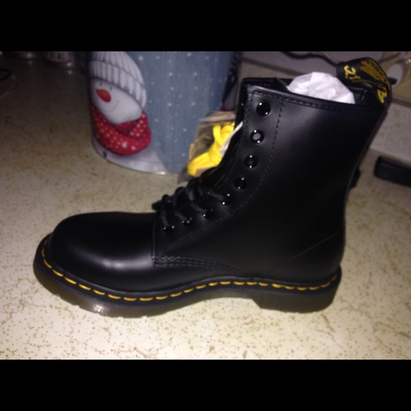 Black matte dr martens. - Picture 2 of 3