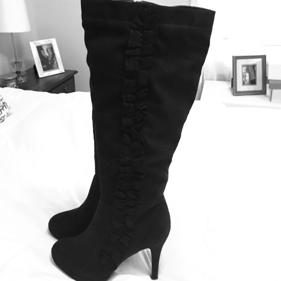 Knee-High Black Faux Suede Heeled Boots.