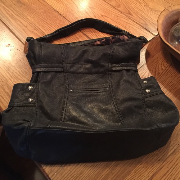 B. Makowsky black leather bag w/ magnetic closure