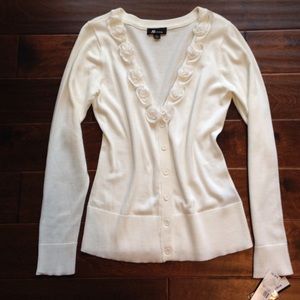 Rosette white cardigan