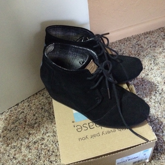 TOMS Shoes - Black suede toms booties size 6 worn