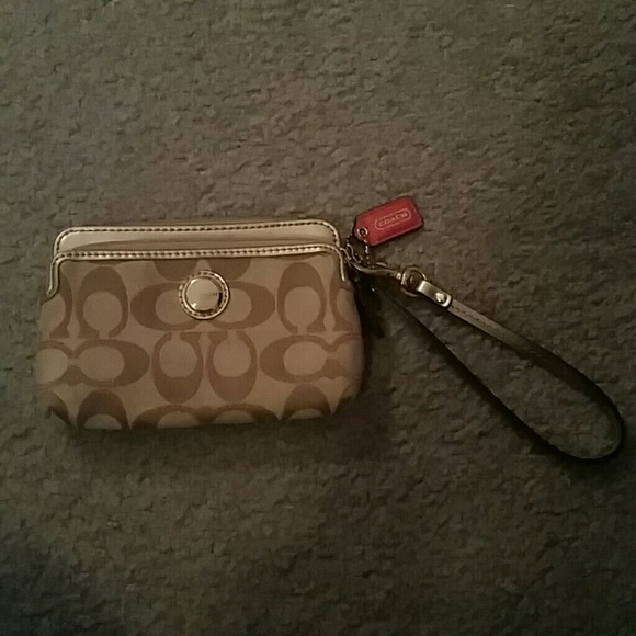AUTHENTIC Coach Wristlet