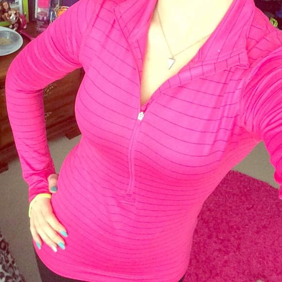 NIKE dri-fit 1/3 zip