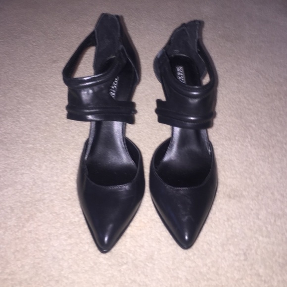 Kenneth Cole black heels