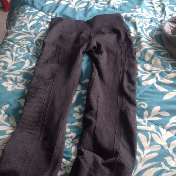 Gray lulu leggings! ON HOLD