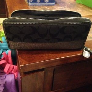 Coach wallet / authentic