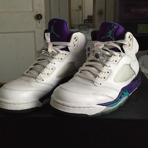 Retro Jordan 5s grape MEN 8/10 STEAL
