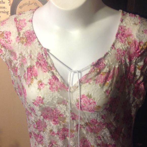 Nice sheer peasant top - Picture 2 of 3