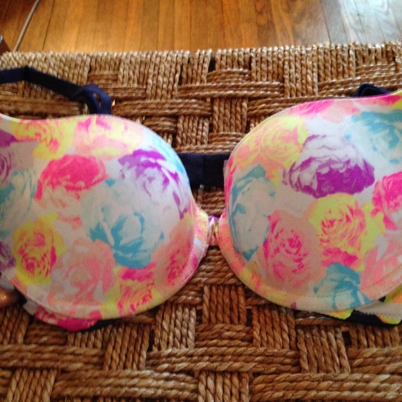 PINK Victoria's Secret Other - Floral Pink push up bra!