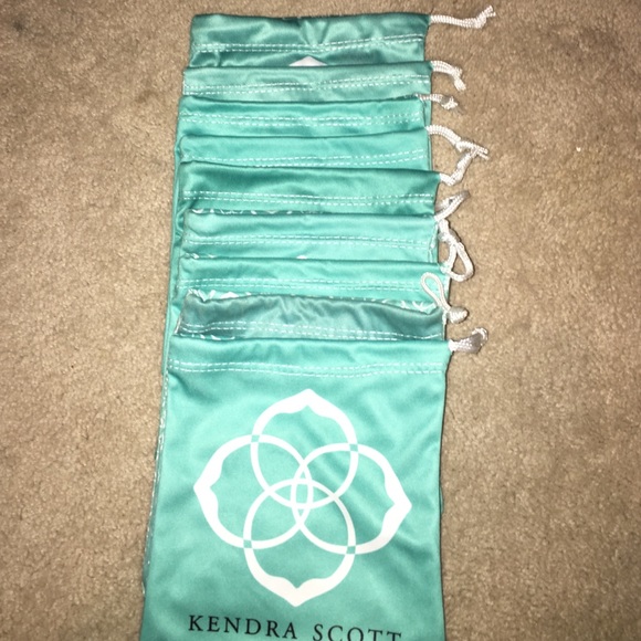 9 Kendra Scott bags