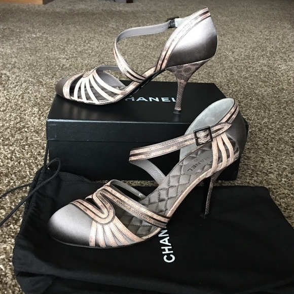 CHANEL Shoes - 1Hour sale 😍Autentic  CHANEL .US size 9,5-10