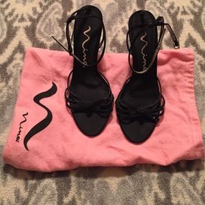Nina Black Wedge Sandals. Size 6.