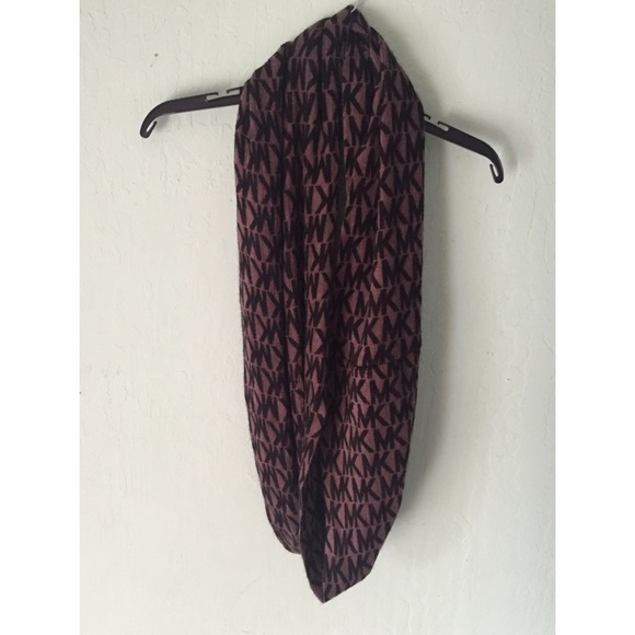 MICHAEL KORS infinity scarf