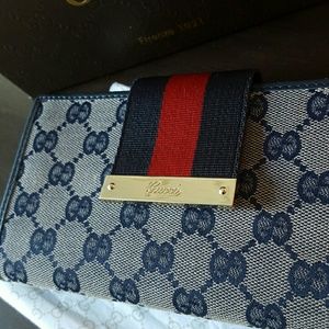 GUCCI wallet NWOT SALE**