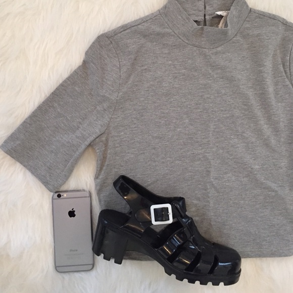 FOREVER21 MOCK NECK CROP TOP