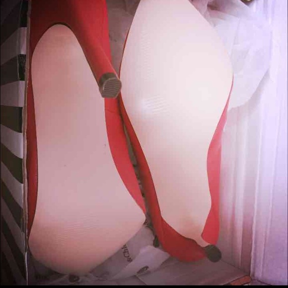 Chase& Chloe pumps - Picture 2 of 3