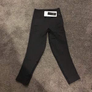 Lululemon zone in crop size 6