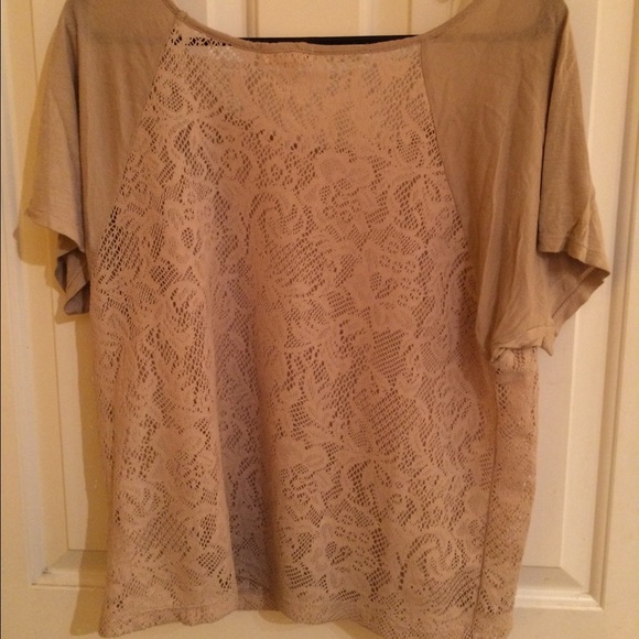 Tan pattern top - Picture 2 of 2