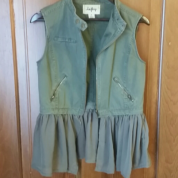 Daytrip army green convertible vest