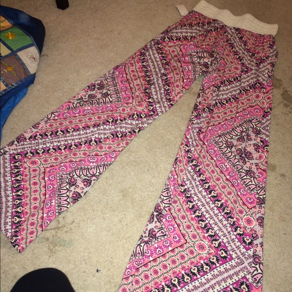 Flowing patterned pants