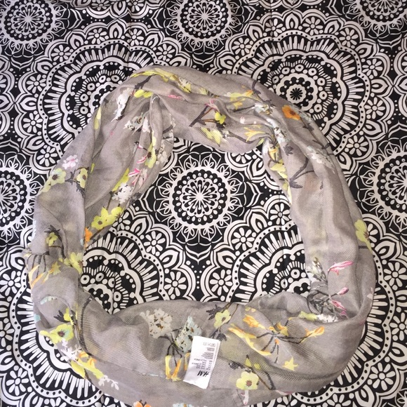 Scarf - Picture 2 of 3