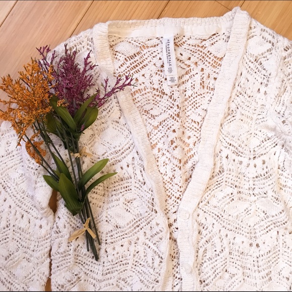 SOLD in bundle!! - Picture 2 of 3