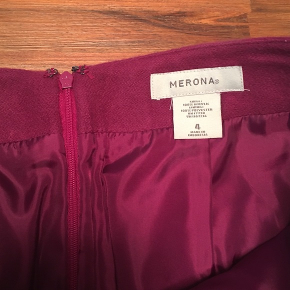 Wine colored skirt - Picture 3 of 4