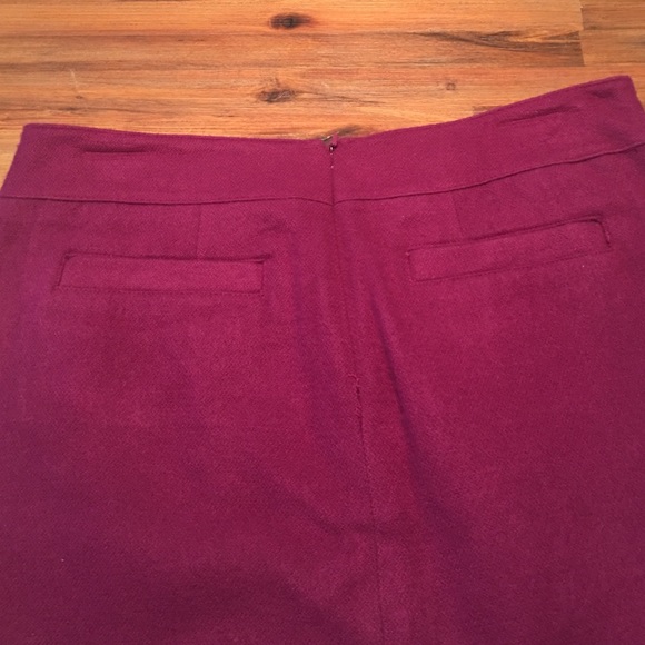 Wine colored skirt - Picture 4 of 4