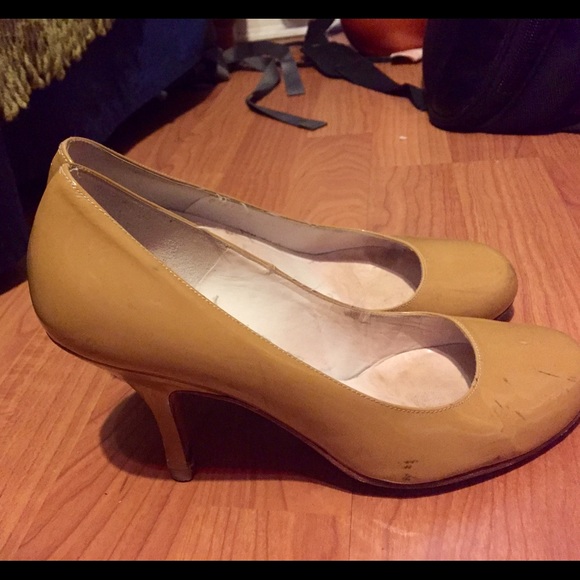 Delman heels patent yellow/mustard