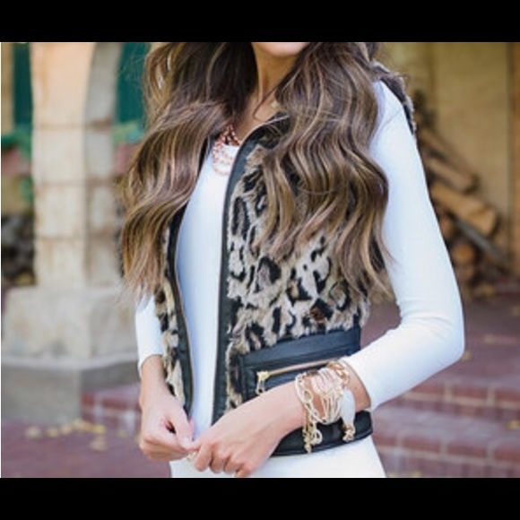 ** ISO ** Faux fur leopard vest with leather trim - Picture 1 of 1