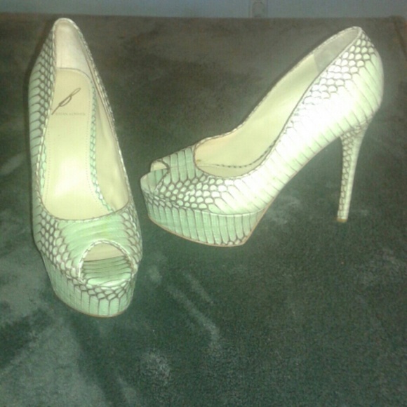 💕SALE💕B Brian Atwood leather platform pumps