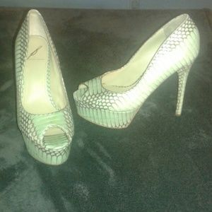 💕SALE💕B Brian Atwood leather platform pumps