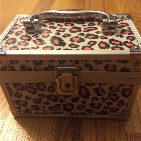 Jewelry box