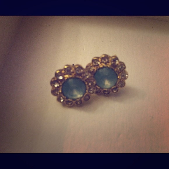 Beautiful studs !! - Picture 1 of 1