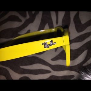 YELLOW WAYFARER CLASSIC RAYBANS 🕶✨