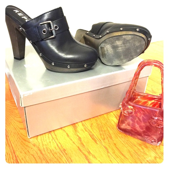 Black Leather Clog Mule - Report Footwear