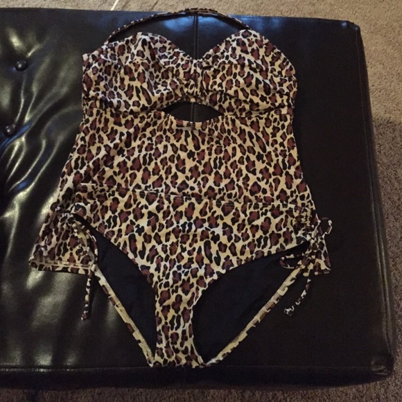 Victoria's Secret swim tankini 38D & L bottoms