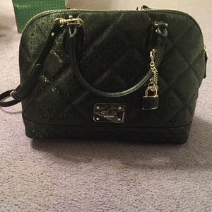 BRAND NEW NEVER WORN GUESS BAG