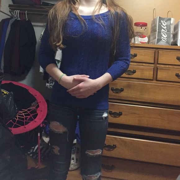 Blue sweater - Picture 1 of 3