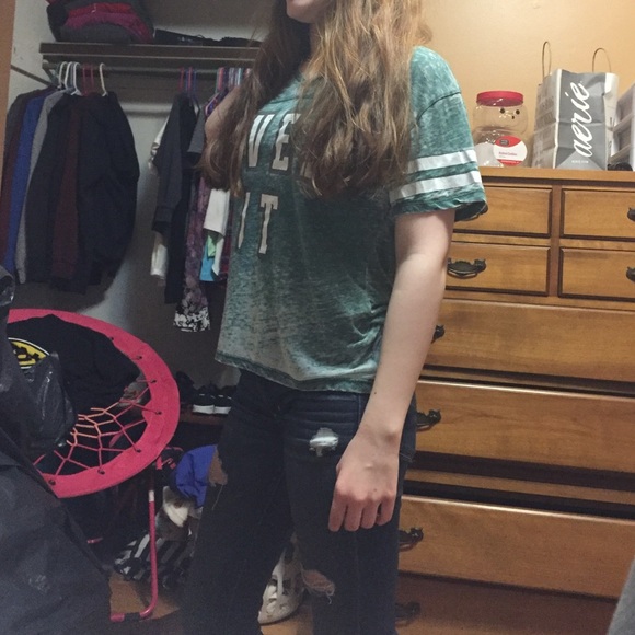 Green short sleeve - Picture 3 of 3