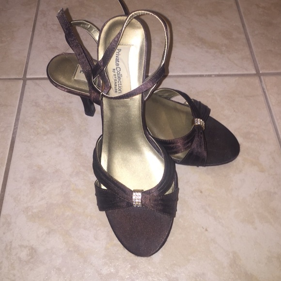 Brown 2inch strap heals.