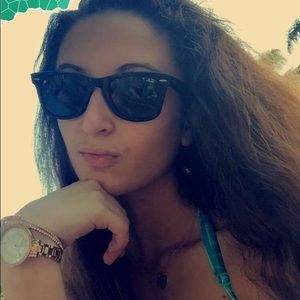 Meet your Posher, Aliya