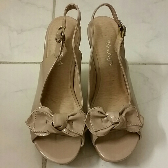 Rose pink bow wedges size 6
