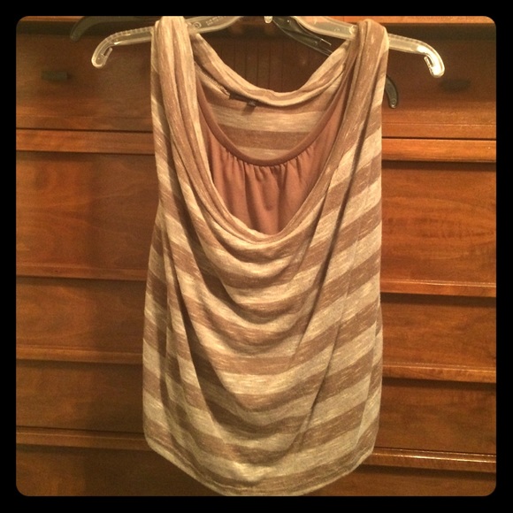 Cute brown/tan top!