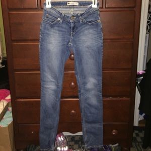 Levi's bold curve, low rise skinny jeans