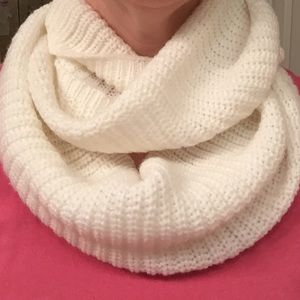 Whool scarf off white