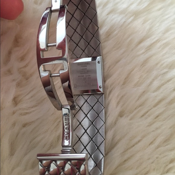 π―% authentic Chanel Matelassee diamond watch - Picture 2 of 4