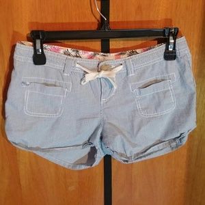 Blue and white stripes short pants