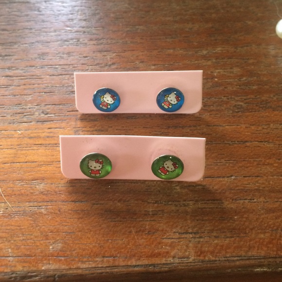 😻Hello Kitty Earrings BUNDLE OF TWO!✨😍NWT!!👌🏼✨
