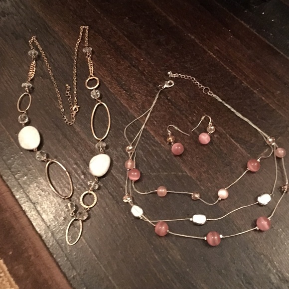 Jewelry - Necklace bundle! With matching earrings